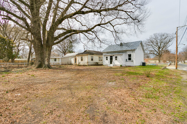 Building Photo - 2102 Joplin Ave