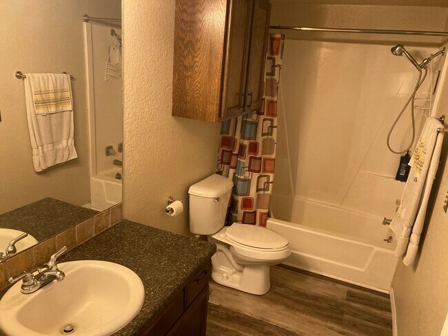 Building Photo - 3424 Quail Dr