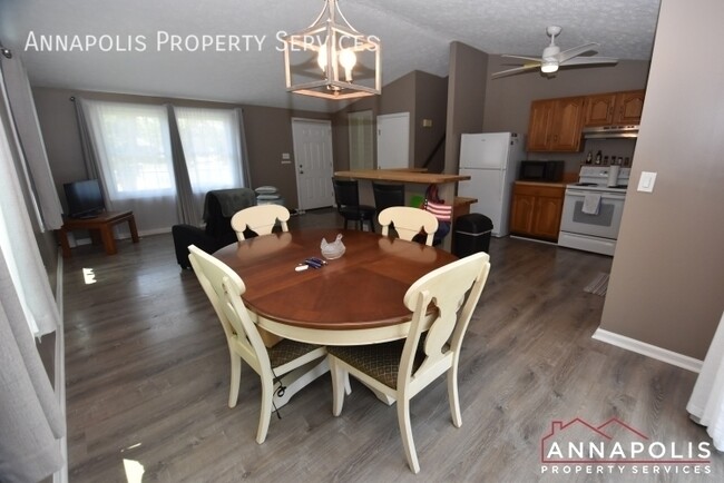 Building Photo - 1663 Canonade Ct