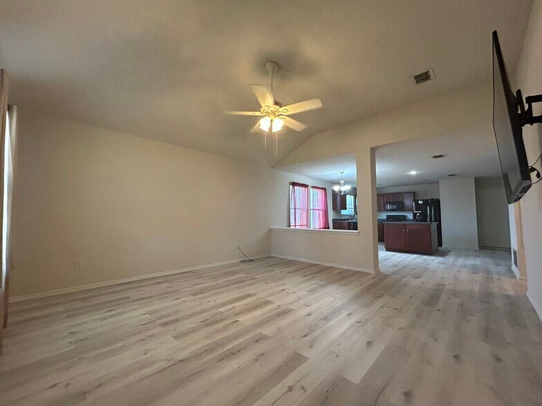 Building Photo - 9213 Centennial Dr