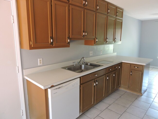 Building Photo - 215 Grand Prix Dr
