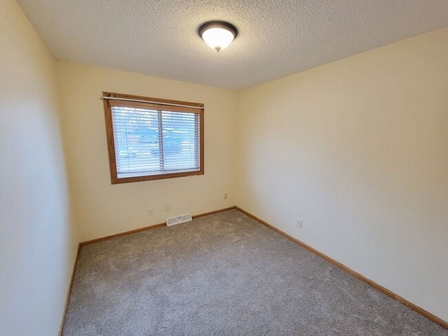 Building Photo - 4 BD, 2 BA - FENCED IN YARD, PRIVATE TRAILS, FINISHED UPPER AND LOWER LIVING AREAS, ATTACHED GARAGE!