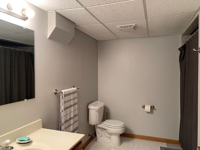 Building Photo - Executive 3 Bedroom Home