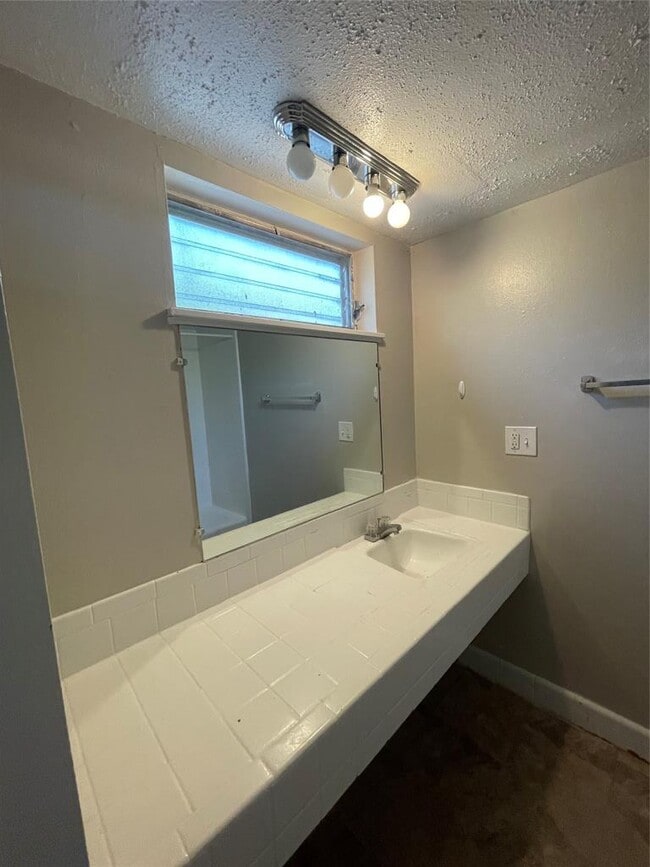 Building Photo - 3304 Red River St