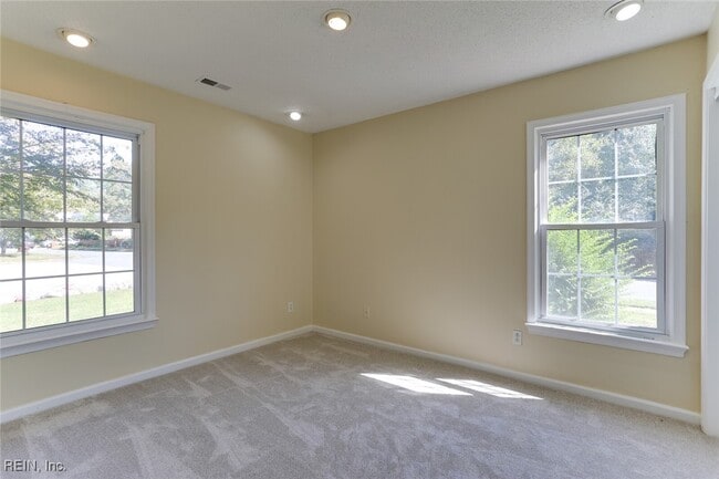 Building Photo - 450 Supplejack Ct