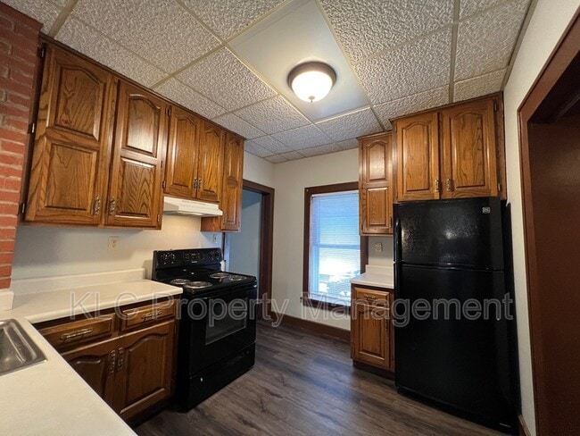 Building Photo - 3116 E 7th St