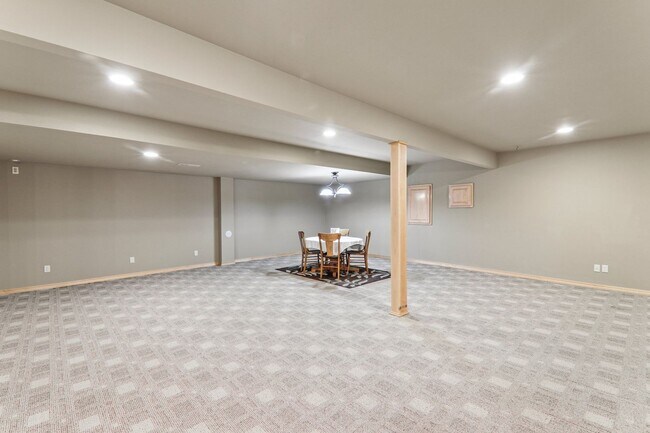 Building Photo - 9621 Shadow Wood Dr