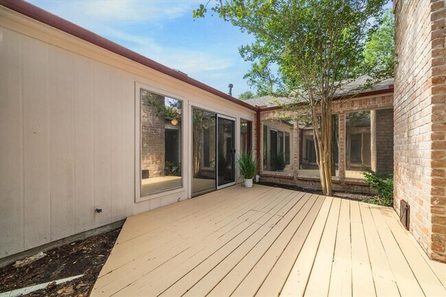 Building Photo - 7806 Rollingbrook Dr