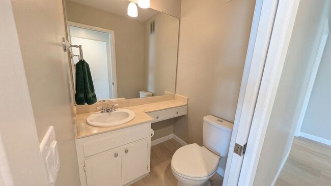 Building Photo - Modern Alameda Townhouse with Resort Style Amenities