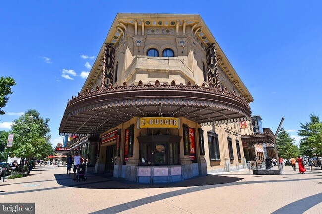 Building Photo - 625 Park Rd NW