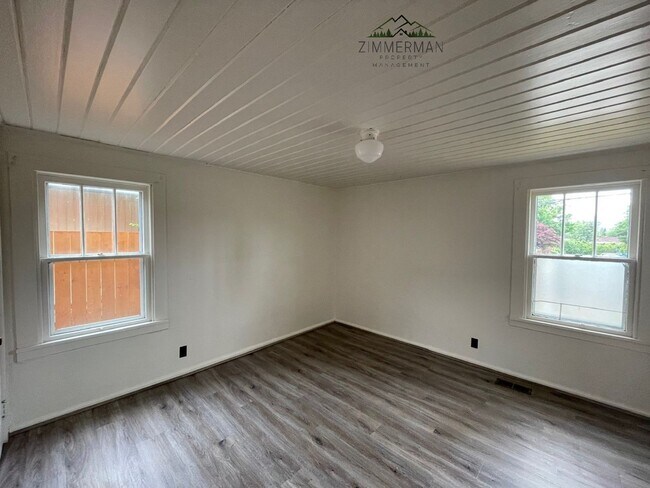 Building Photo - 2 Bedroom for Rent in Cottage Grove
