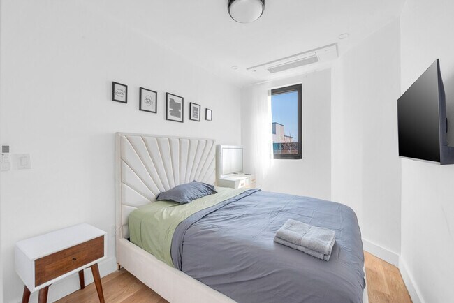 Building Photo - 217 Schaefer St