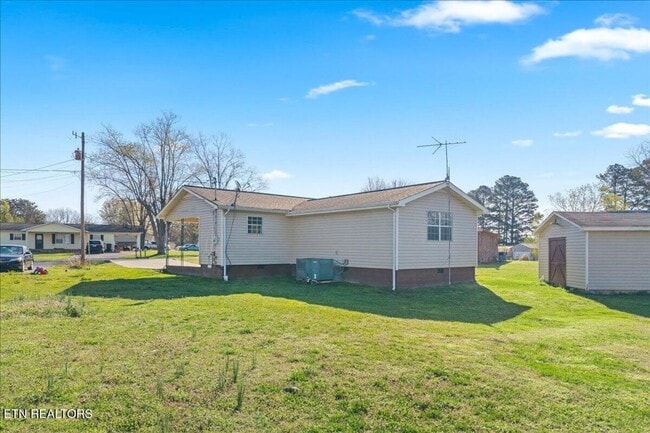 Building Photo - Madisonvile 37354 - 3 bedroom 2 bath - call Karen Robertson  865-454-7626