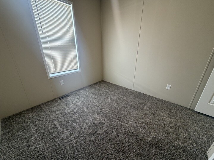 Building Photo - 38127 Ducharme Dr