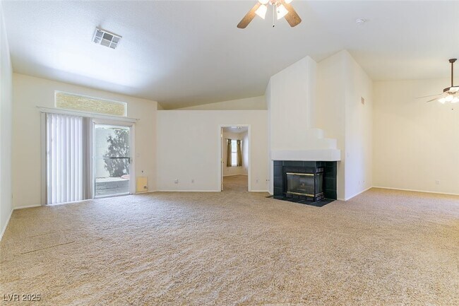 Building Photo - 3353 Kylemore St