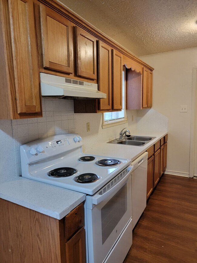 Building Photo - 6411 Frondosa Dr