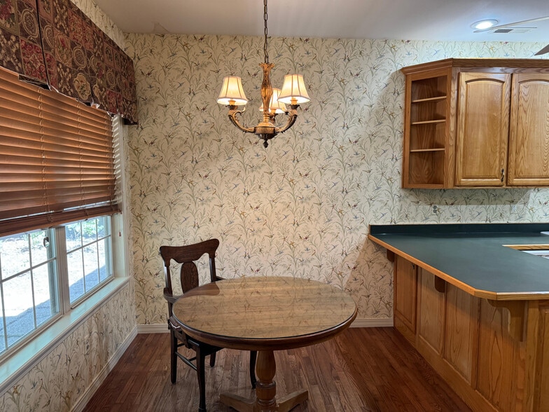 Building Photo - 166 Country Bluff Dr