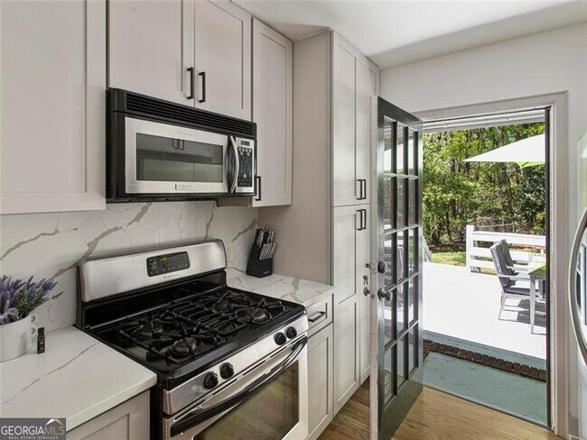 Building Photo - 1572 Berkeley Ln NE