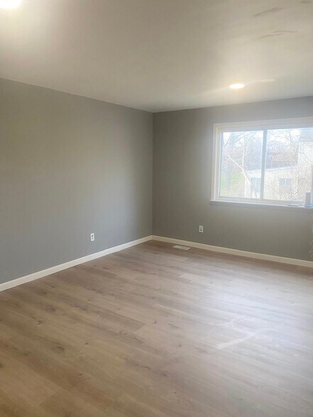 Building Photo - 2198 Utley Rd