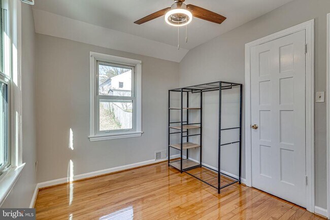 Building Photo - 2722 Jefferson Dr