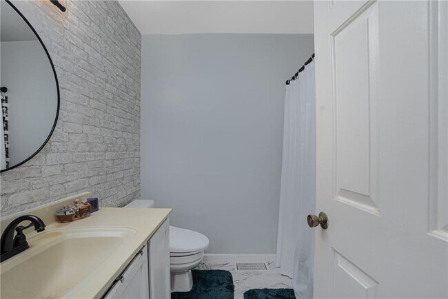 Building Photo - 3524 W Shore Rd