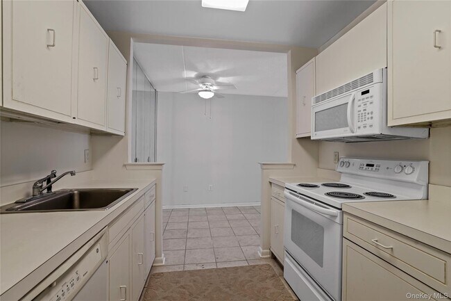 Building Photo - 200 High Point Dr