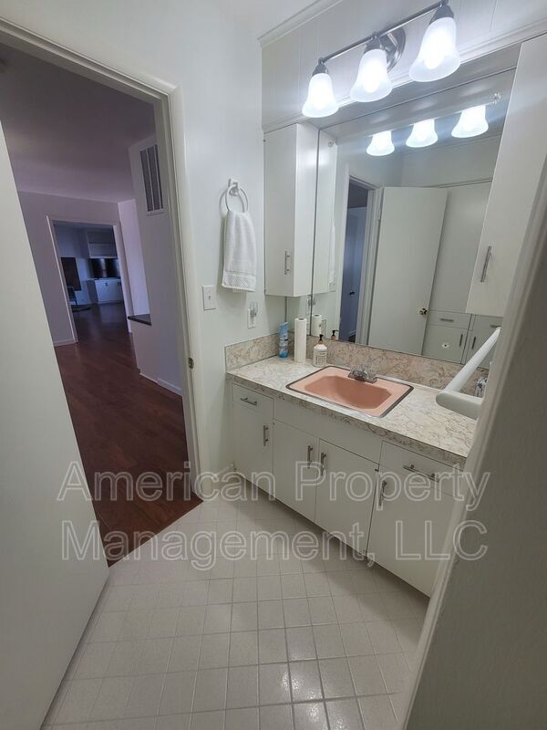 Building Photo - 121 N Salt Creek Dr