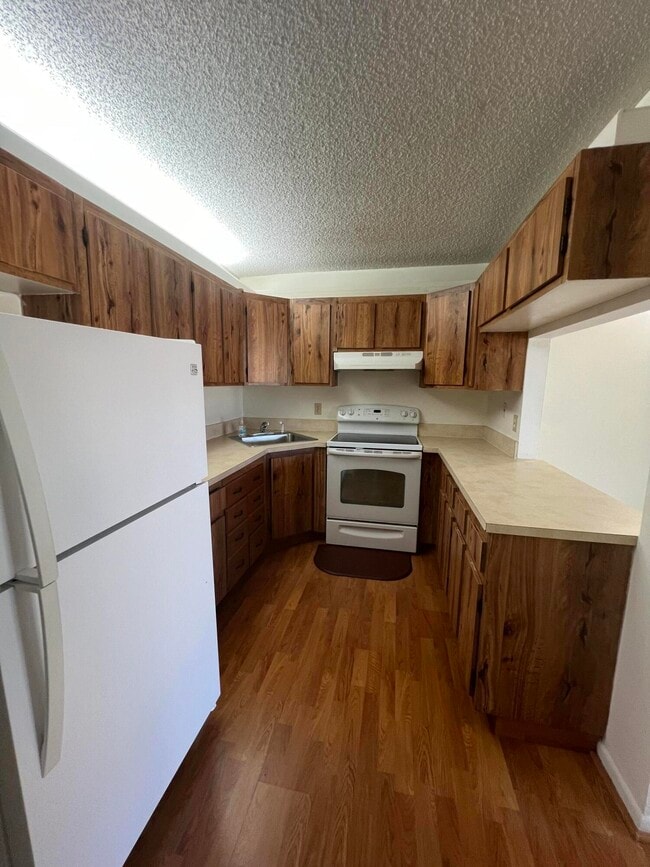 Building Photo - 706 Sunny Pine Way