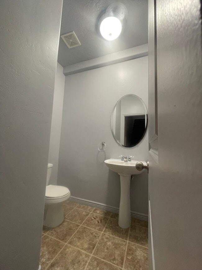 Building Photo - SMV-664 B