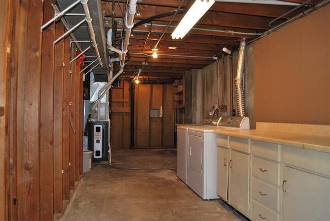 Building Photo - 2830 Hillhaven Ct SE