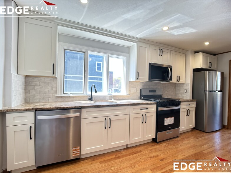 Building Photo - 84 Beechcroft St
