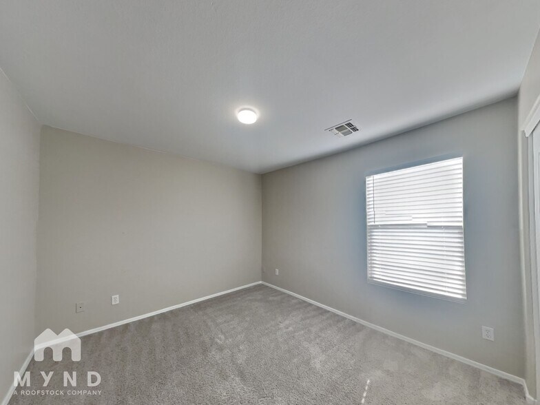 Building Photo - 813 S 125th Ave