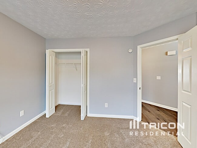 Building Photo - 6821 Hickory Hollow Dr