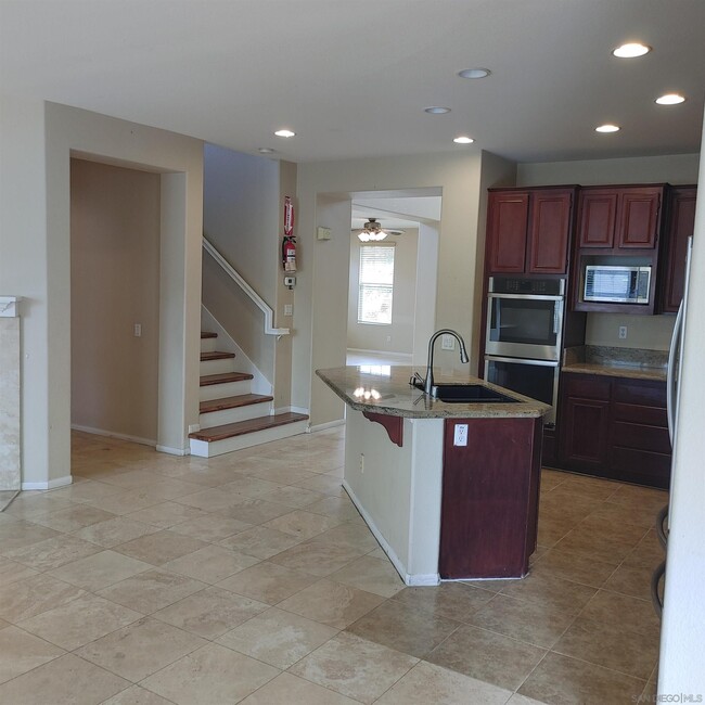 Building Photo - 382 Edgewater Dr