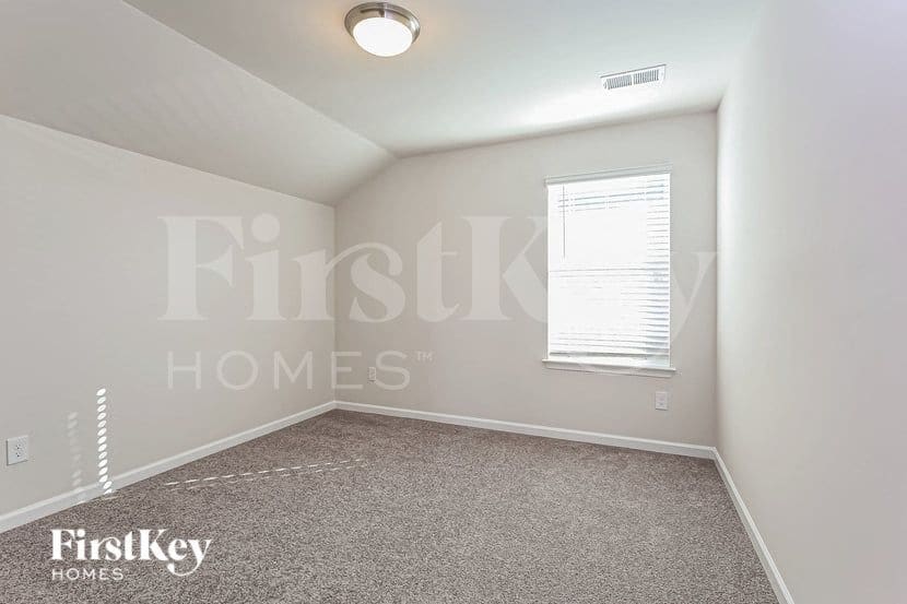 Building Photo - 538 Hillpark Ln