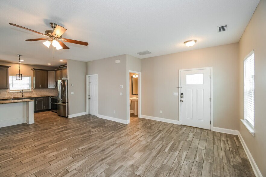 Building Photo - 522 Meldrum Ln