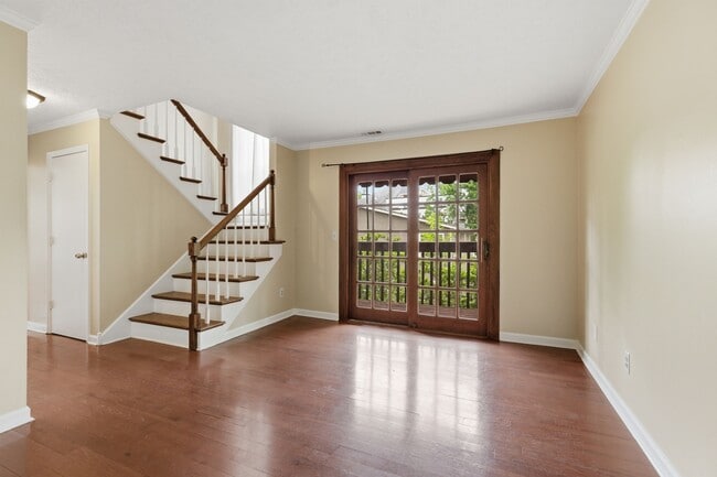 Building Photo - 515 Chesterfield Ave