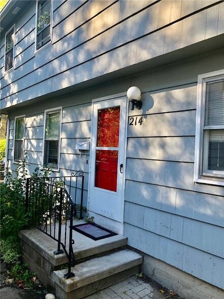 Building Photo - 214 E Spruce St