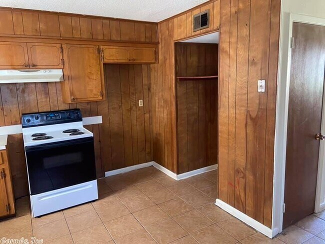 Building Photo - 13 Rosemunn Dr