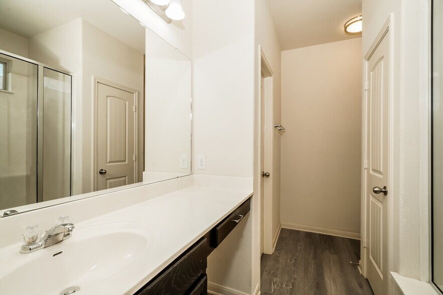 Building Photo - 300 Potters Peak Way