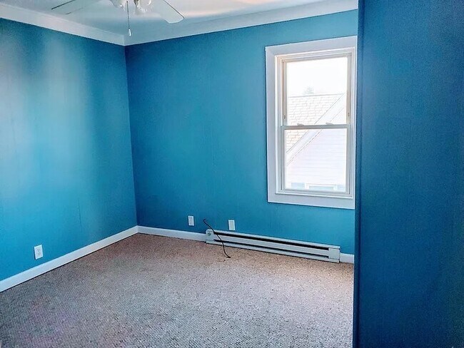 Building Photo - 193-195 Mt Hope St