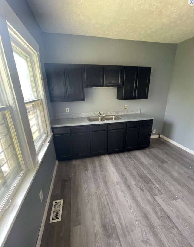 Building Photo - SECTION 8 and EDEN Accepted! Newly renovat...