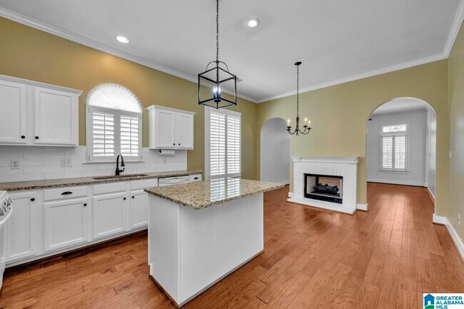 Building Photo - 6285 S Clubview Cir