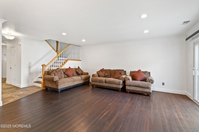 Building Photo - 62 Woodmere Dr