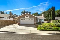 Building Photo - Wonderful Single Story Home with Great Yard in Santa Clarita!
