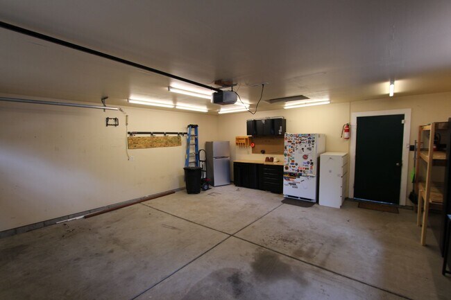 Building Photo - 95 E Camille Dr