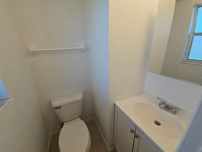 Building Photo - 8000 S Colony Cir