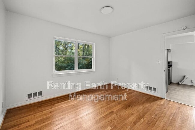 Building Photo - 712 84th St S