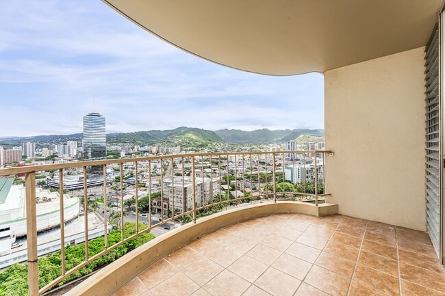 Building Photo - Newly Renovated. Ocean & Marina Views. Assigned Parking.