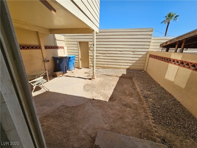 Building Photo - 4972 Larkspur St